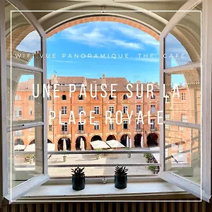 Pause Sur La Place Royale Montauban